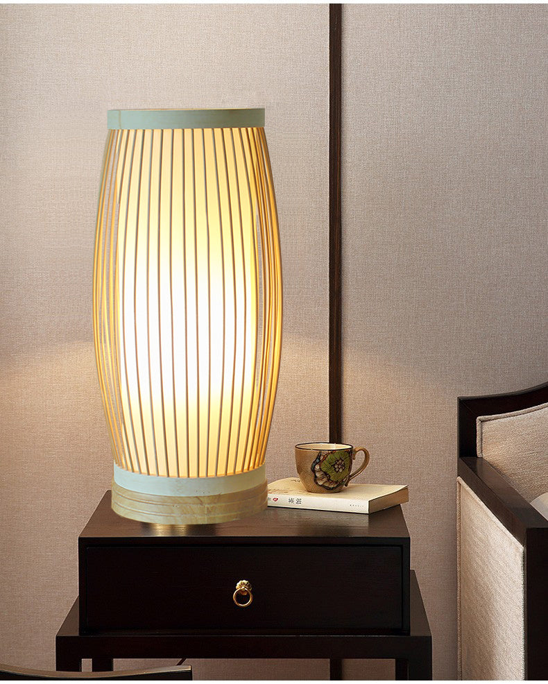 7. Bordslampa av bambu