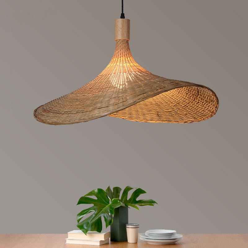 7. Asiatisk lampa av rotting
