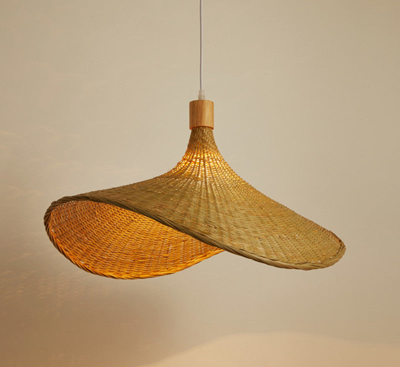 7. Asiatisk lampa av rotting