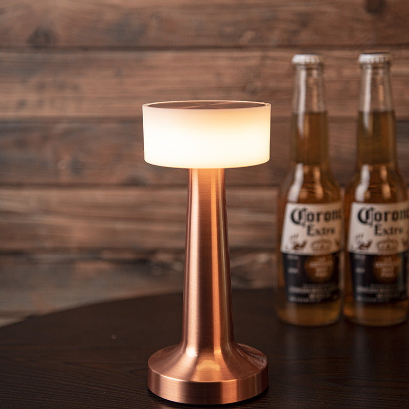 7. Dimbar bordslampa
