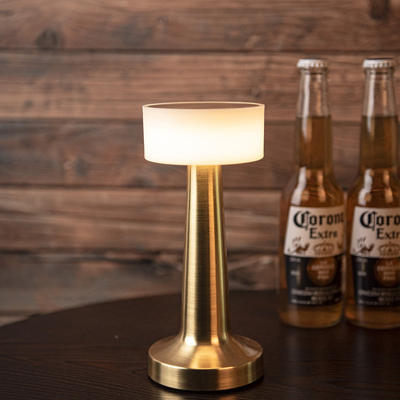 7. Dimbar bordslampa