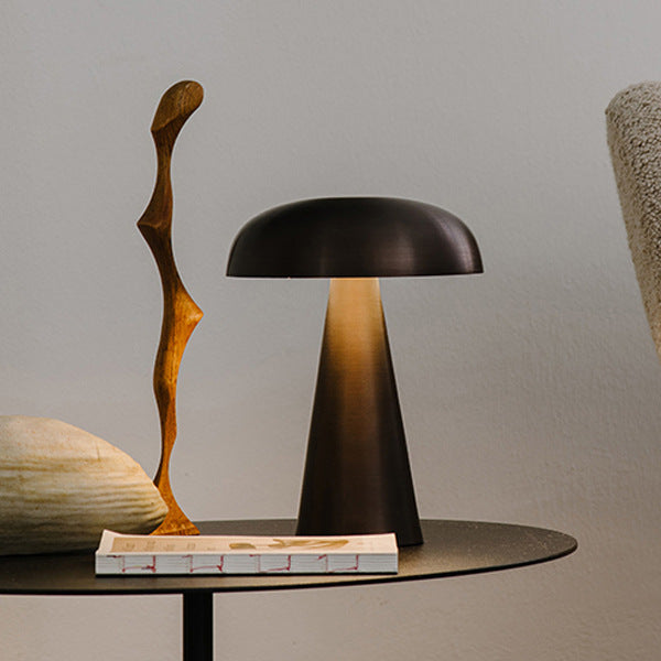 7. Bordslampa med dimmer funktion
