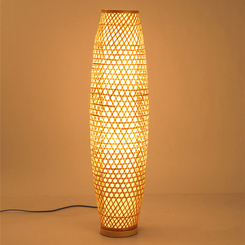 7. Golvlampa av bambu