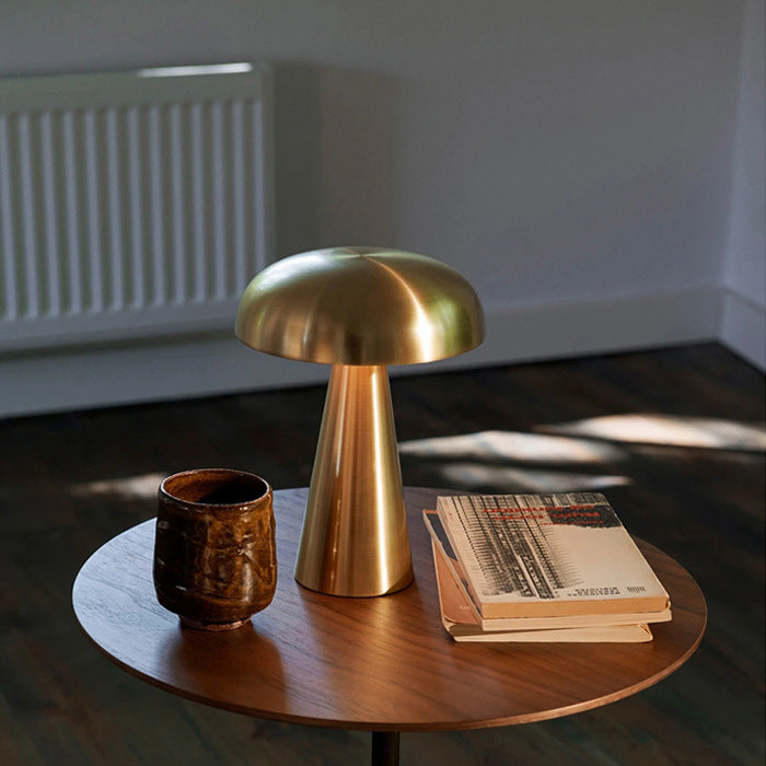 7. Bordslampa med dimmer funktion