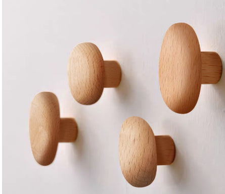 23. Väggkrokar av trä