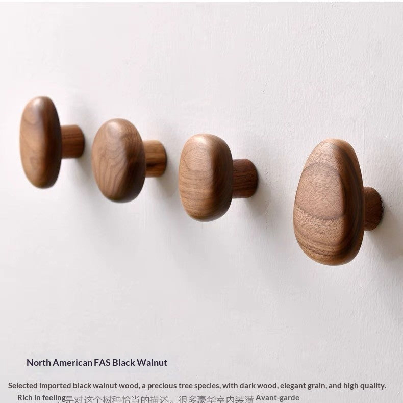 23. Väggkrokar av trä